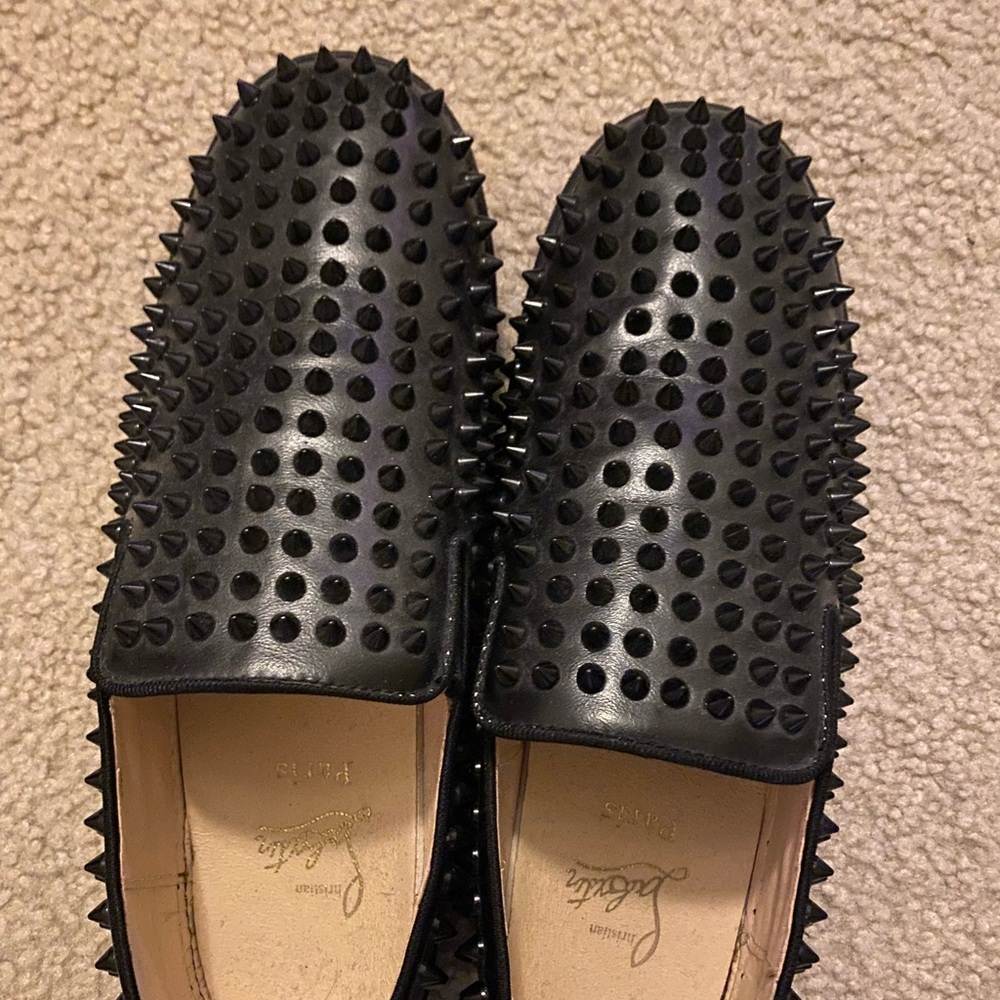 Mens similar dress shoe as shown!  shoe that looks amazing !!